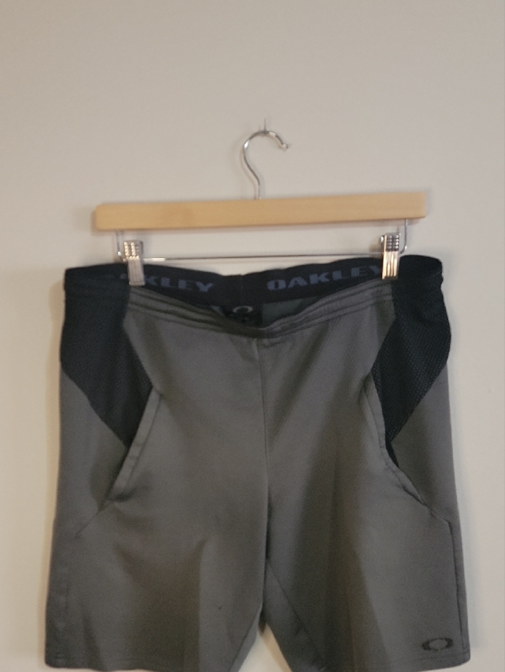 Oakley Grey Performance Athletic Shorts with Dark Contrast Waistband - Picture 6 of 7